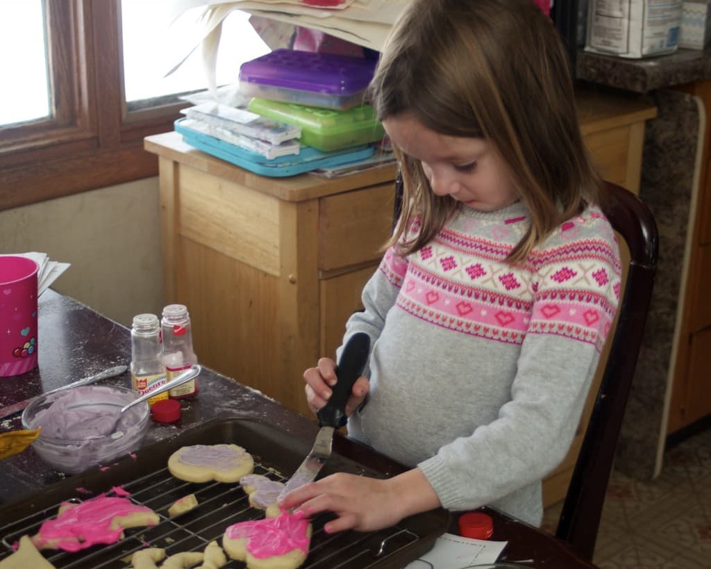 Decorating heart cookies