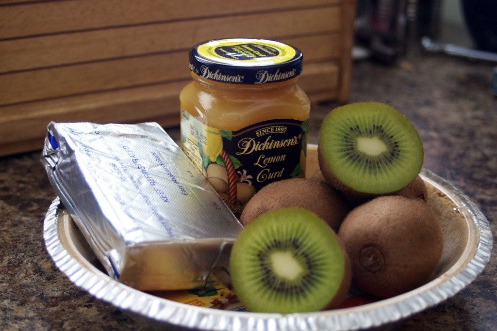 kiwi lemon cheesecake. Baking with preschoolers