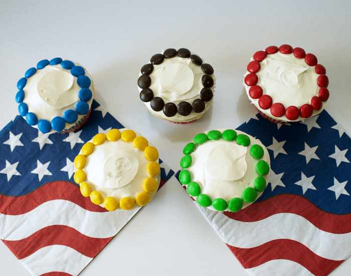 Throwing an Olympic themed party? Don't forget to add these colorful, easy, and delicious cupcakes to your dessert table: Olympic Rings Cupcakes! The Olympic games are fast approaching, and these Olympic cupcakes are just what you need to celebrate with your kids. The countdown to Pyeongchang 2018 is on!