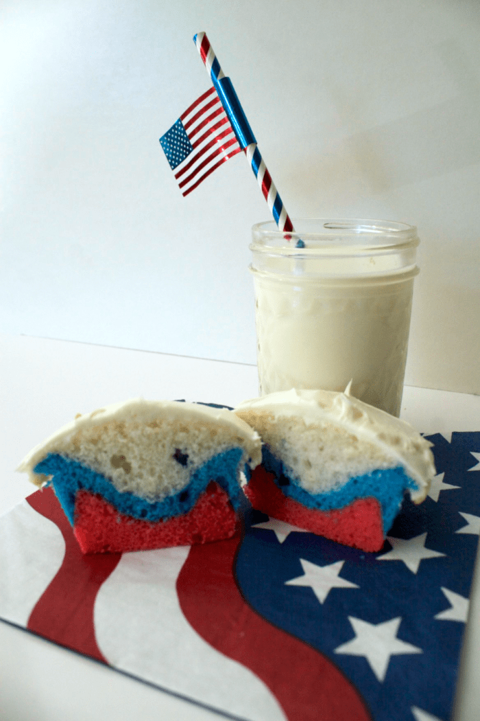 Throwing an Olympic themed party? Don't forget to add these colorful, easy, and delicious cupcakes to your dessert table: Olympic Rings Cupcakes! The Olympic games are fast approaching, and these Olympic cupcakes are just what you need to celebrate with your kids. The countdown to Pyeongchang 2018 is on!