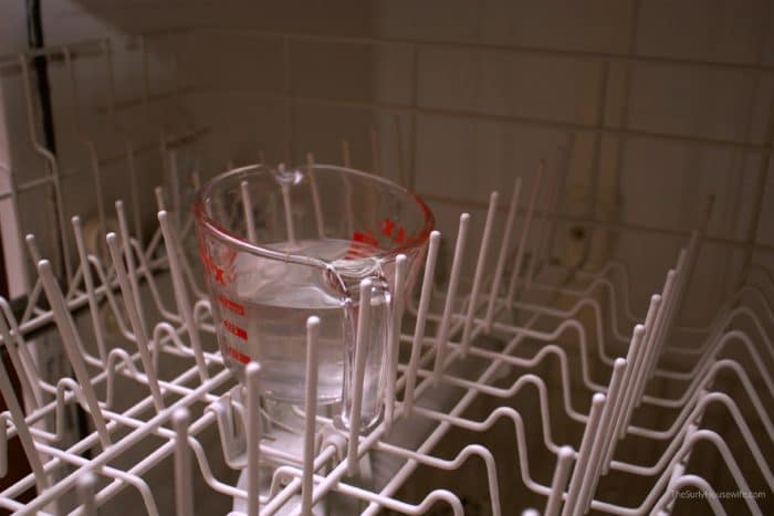 vinegar inside the dishwasher 