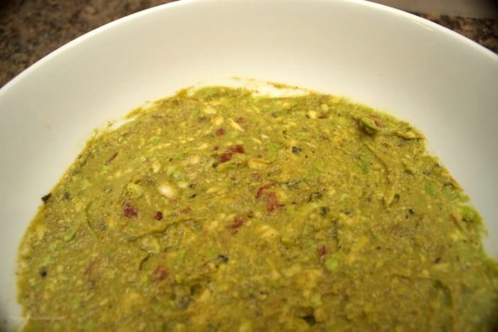 Garlic and lime guacamole, a delicious and easy guacamole recipe that comes together in just one hour!!