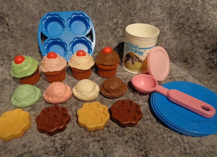 1989 Fisher Price Fun With Food Party Time Dessert Set