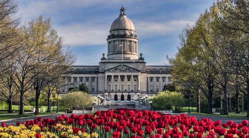 picture of the Kentucky state capital building. 