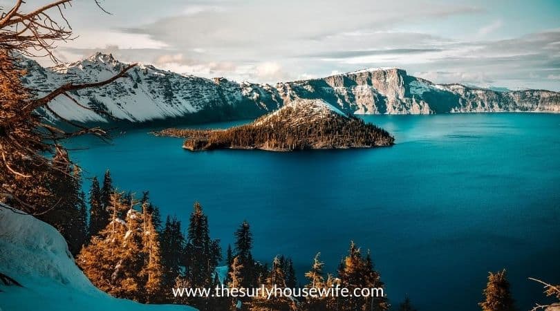 Crate Lake in Oregon. Title image of blog post: 20 children's books about Oregon