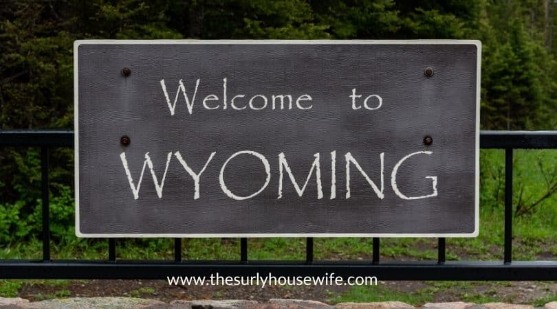 Welcome to Wyoming sign. Title image of blog post 20 children's books about Wyoming